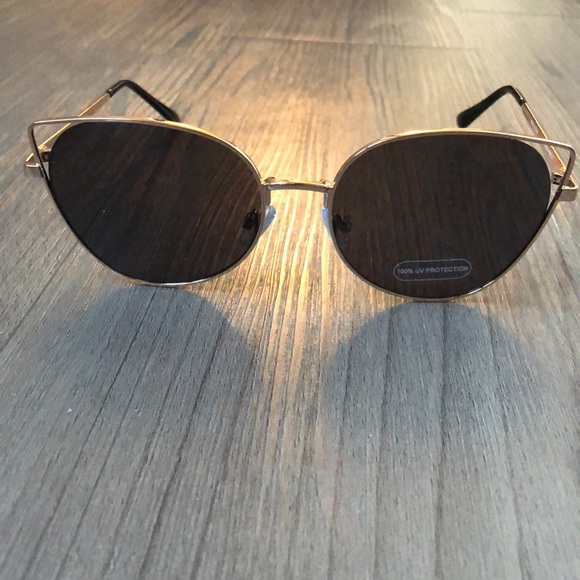 Sunglasses Bundle - Picture 3 of 8